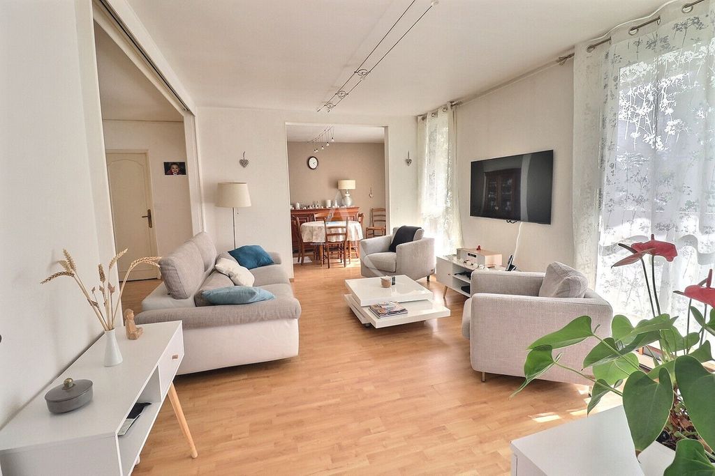 Achat appartement à vendre 5 pièces 96 m² - Élancourt