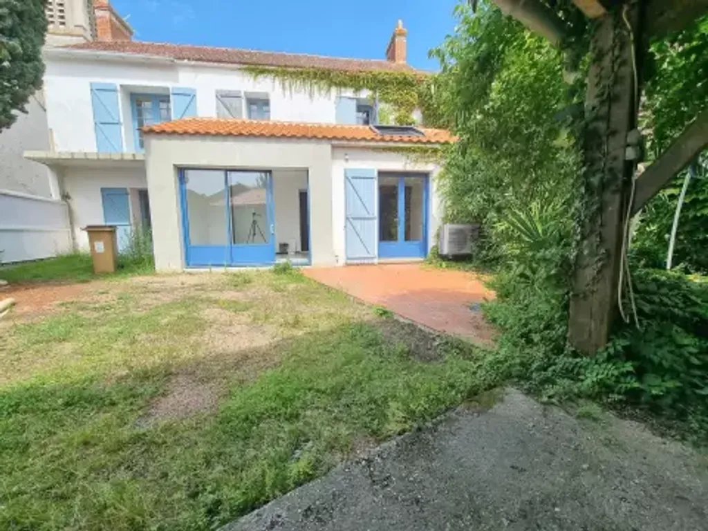 Achat maison à vendre 4 chambres 145 m² - La Garnache