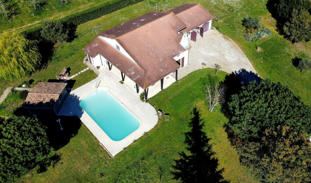 Achat maison à vendre 3 chambres 260 m² - Saint-Barthélemy-d'Agenais