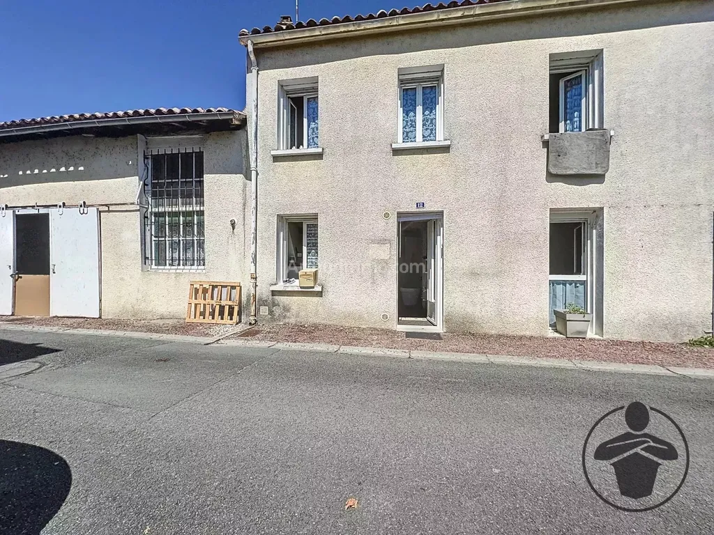 Achat maison à vendre 2 chambres 109 m² - Saint-Aigulin