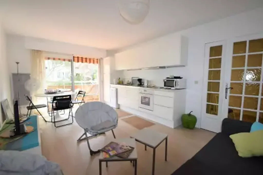 Achat appartement à vendre 3 pièces 54 m² - Saint-Raphaël