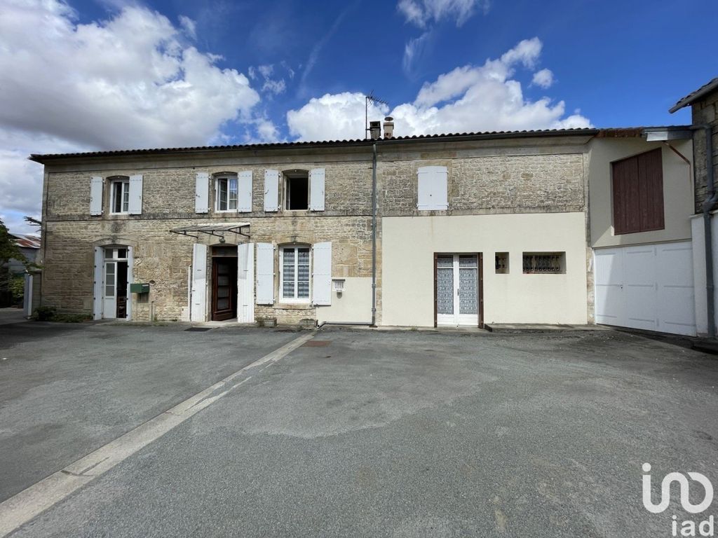 Achat maison à vendre 3 chambres 109 m² - Brioux-sur-Boutonne