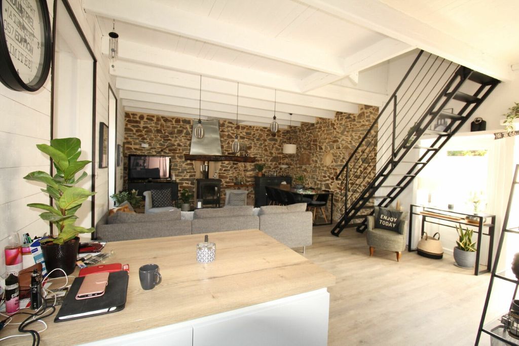 Achat maison à vendre 3 chambres 106 m² - Tressignaux