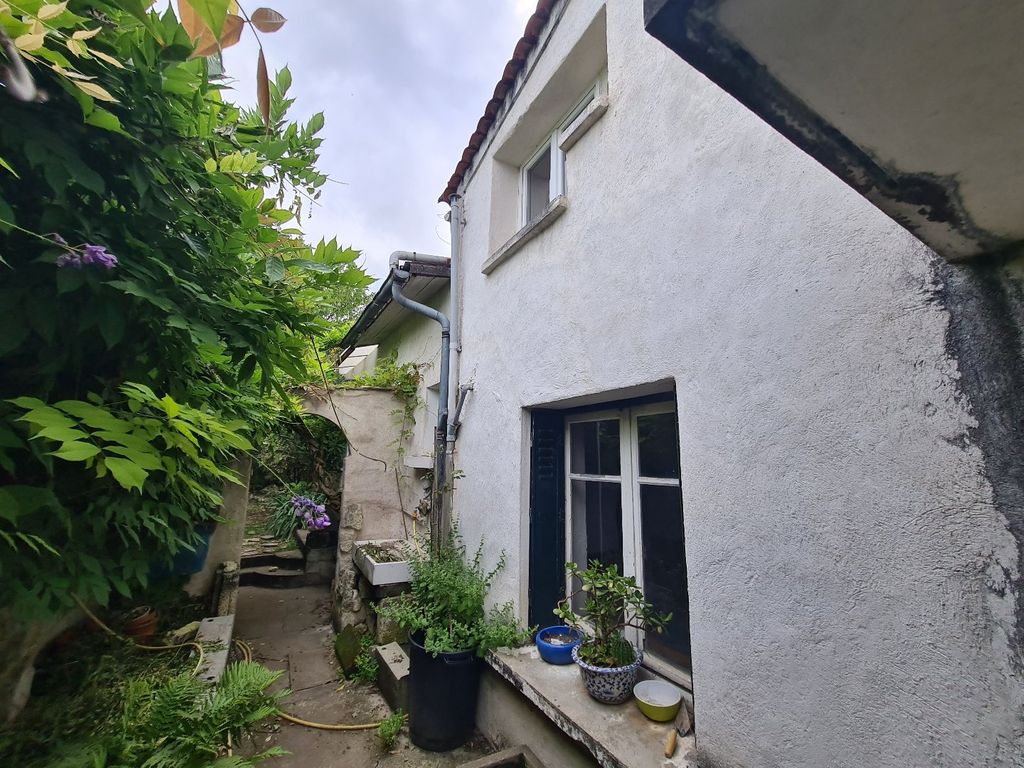 Achat maison à vendre 2 chambres 110 m² - Gond-Pontouvre