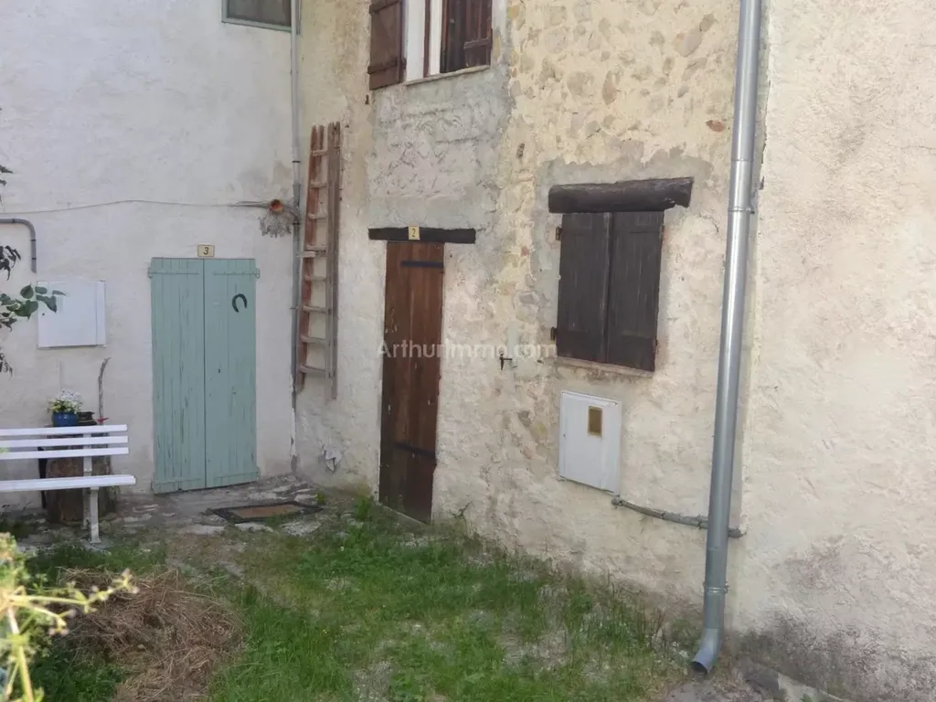 Achat appartement à vendre 2 pièces 40 m² - Lambruisse