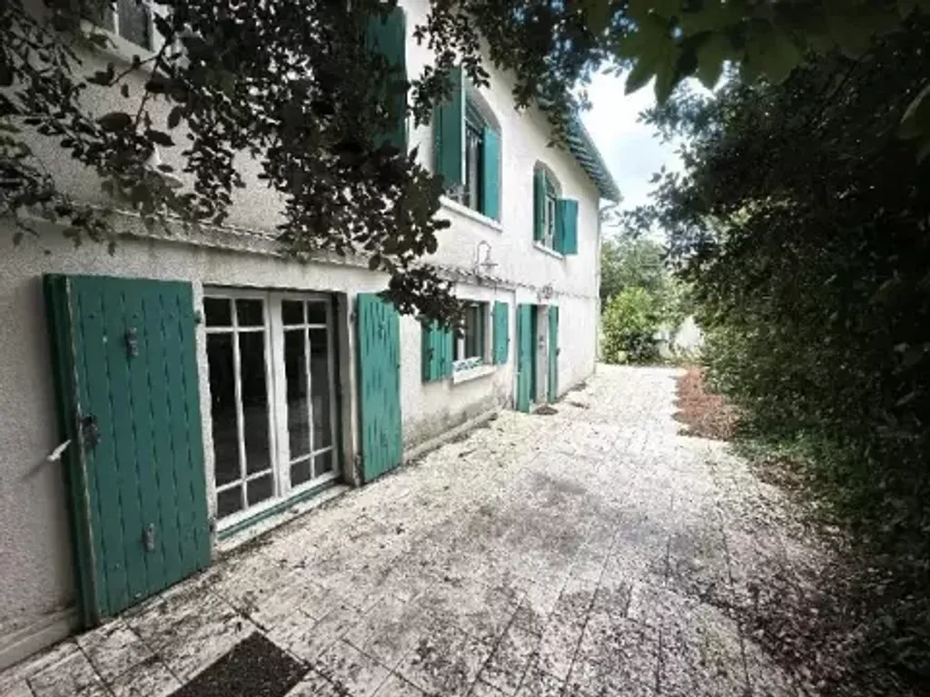 Achat maison à vendre 4 chambres 122 m² - Saint-Georges-de-Didonne