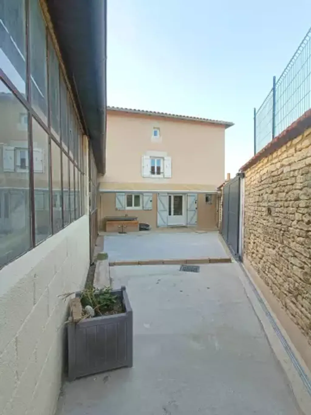 Achat maison à vendre 3 chambres 125 m² - Saint-Martin-la-Pallu