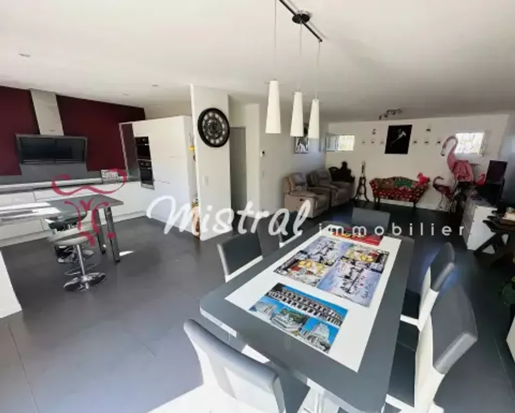 Achat maison à vendre 3 chambres 112 m² - Aigues-Mortes