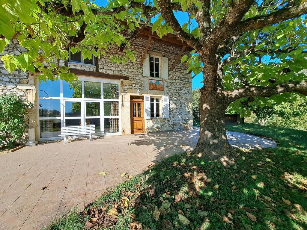 Achat maison à vendre 6 chambres 190 m² - Virignin