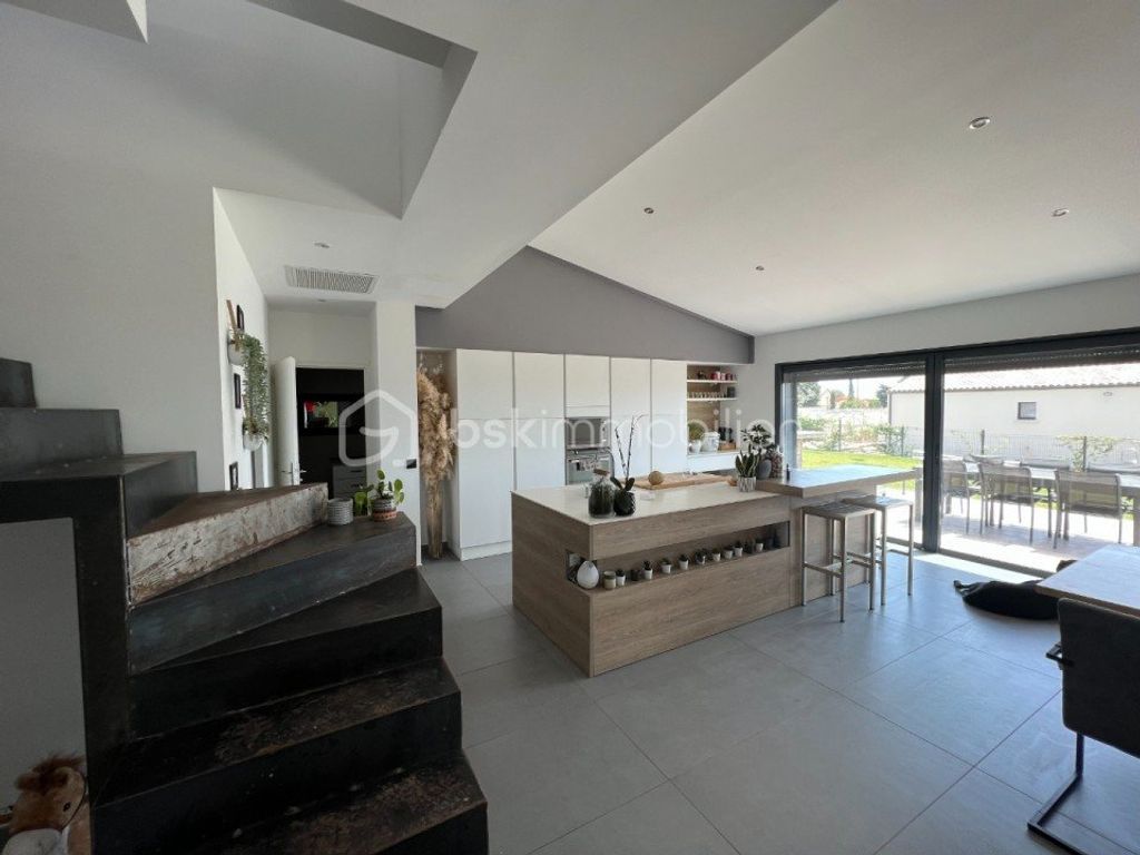 Achat maison à vendre 5 chambres 200 m² - Loupian