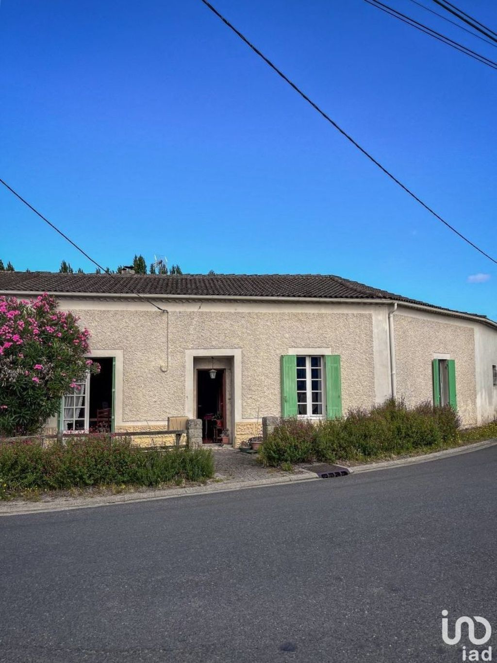 Achat maison à vendre 4 chambres 135 m² - Soussac