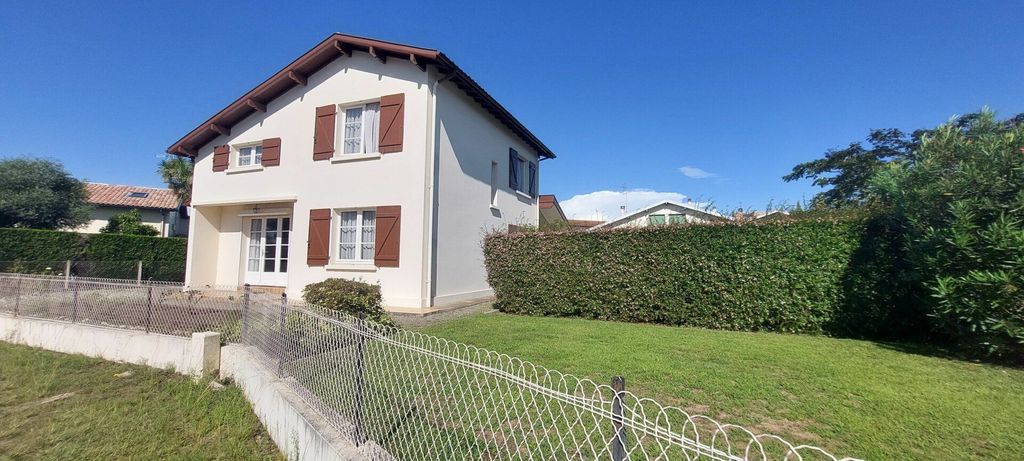 Achat maison à vendre 4 chambres 98 m² - Saint-Vincent-de-Tyrosse