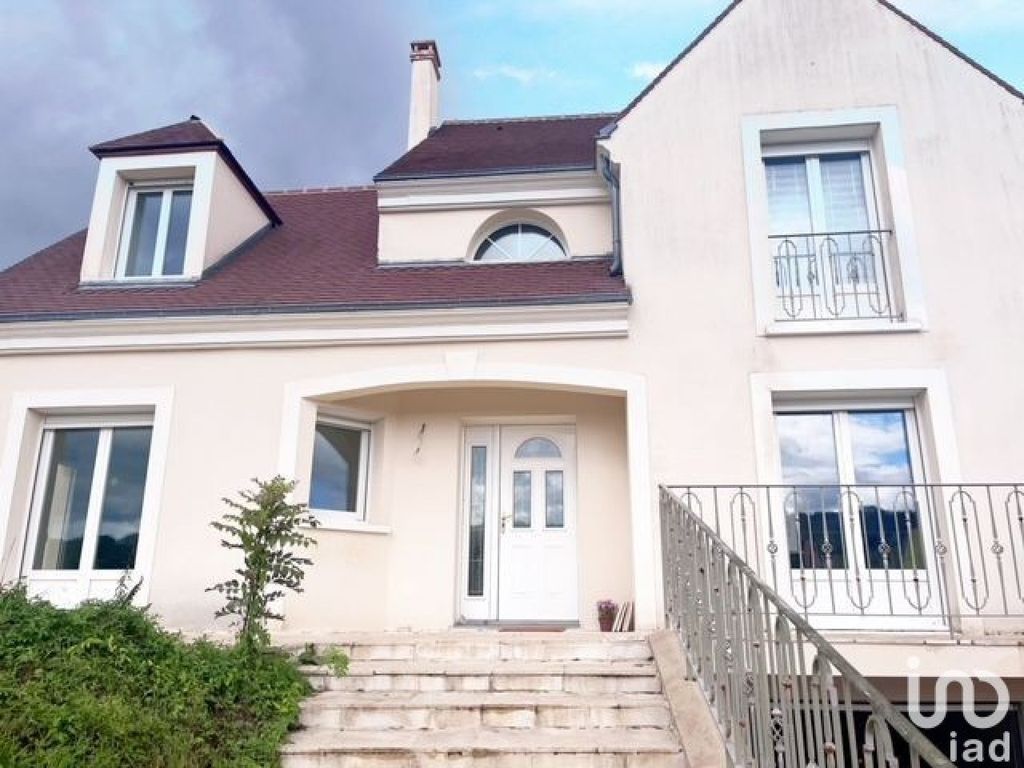 Achat maison à vendre 4 chambres 135 m² - Faÿ-lès-Nemours