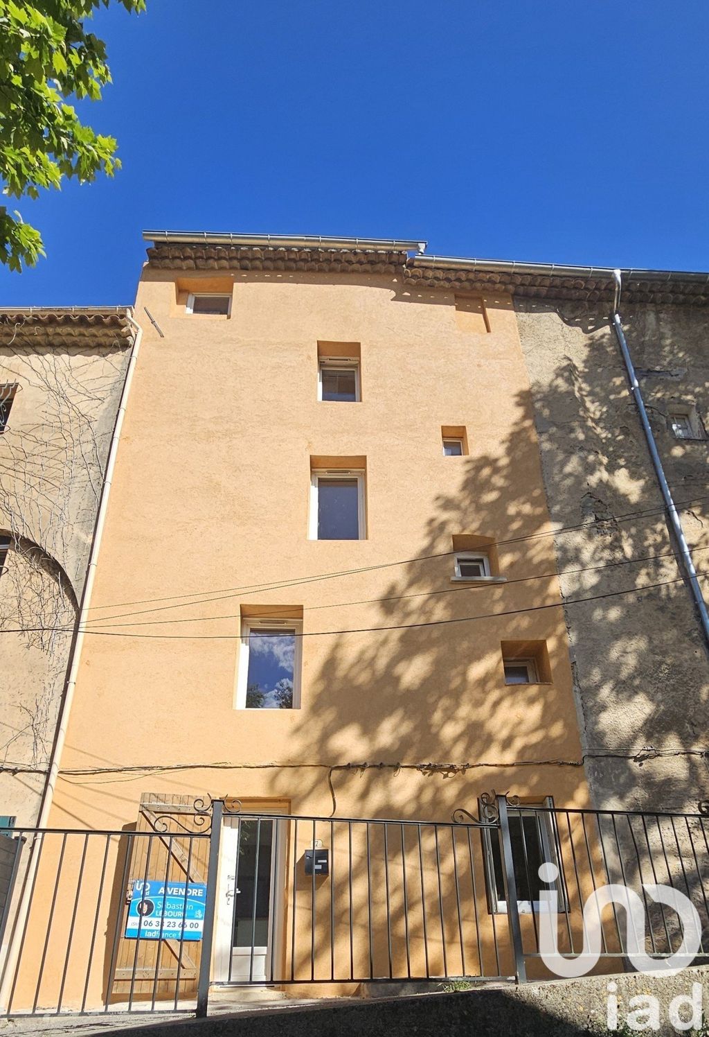 Achat maison à vendre 2 chambres 93 m² - Méounes-lès-Montrieux