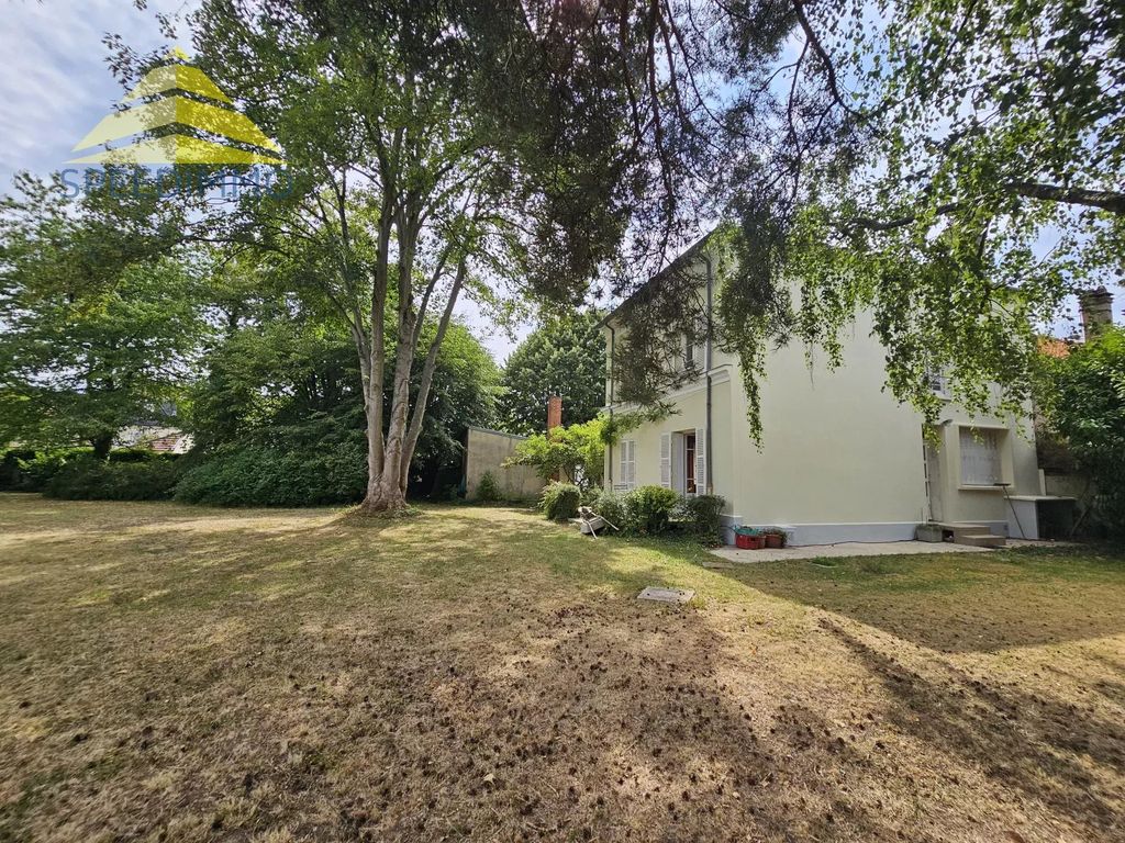 Achat maison à vendre 4 chambres 134 m² - Mandres-les-Roses