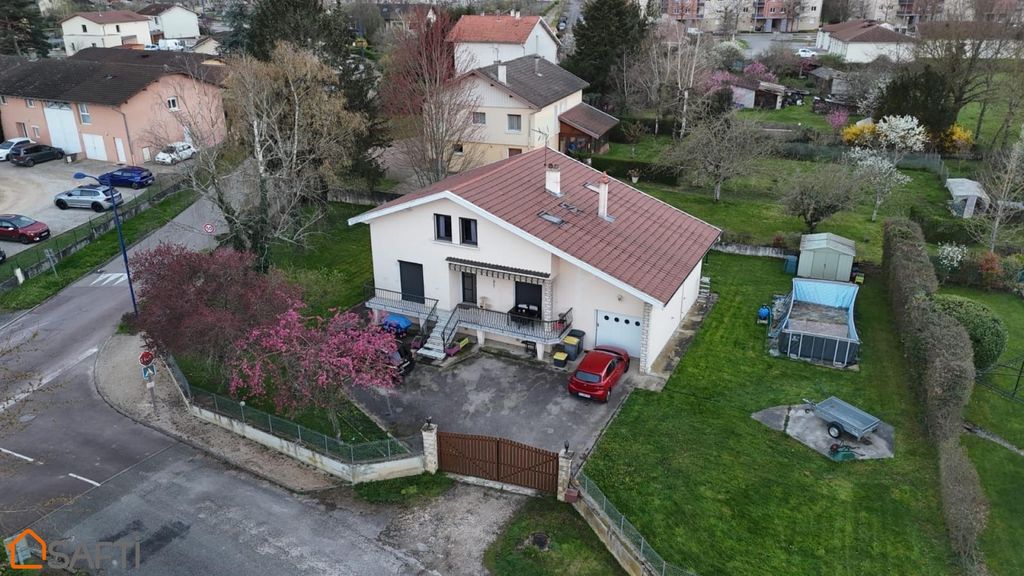 Achat maison à vendre 7 chambres 150 m² - Viriat