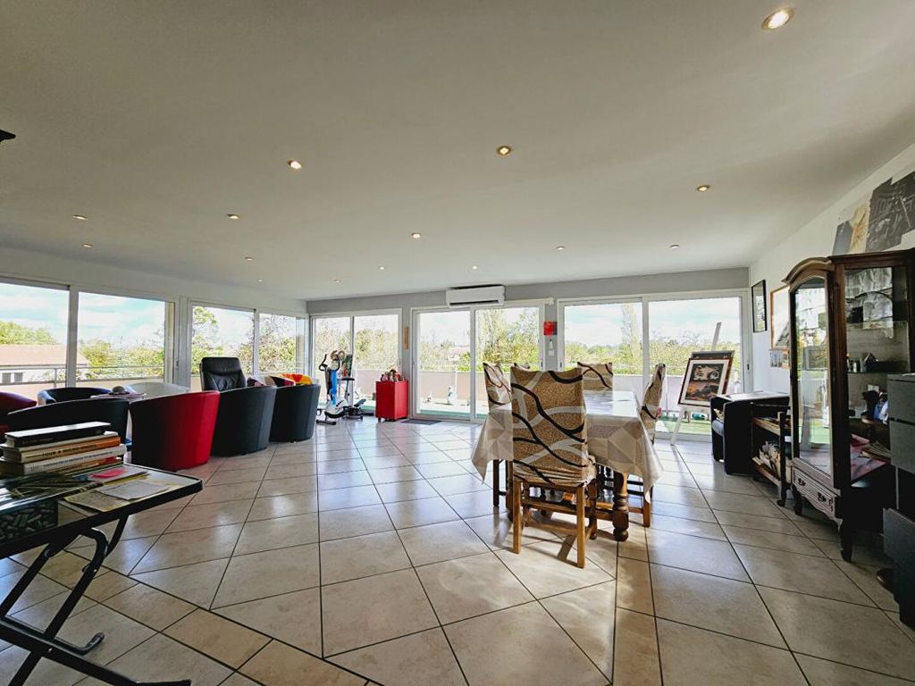 Achat maison à vendre 3 chambres 171 m² - Saint-Doulchard