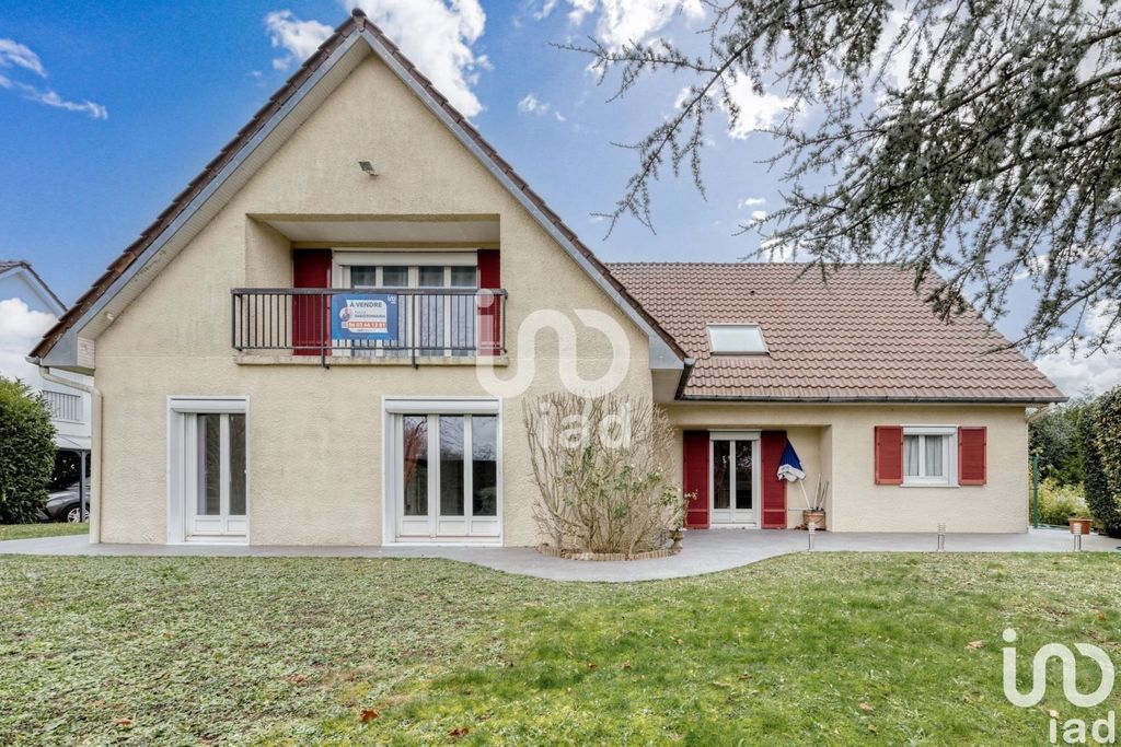 Achat maison à vendre 6 chambres 227 m² - La Queue-en-Brie