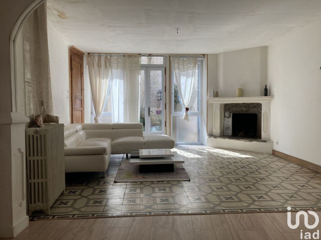 Achat maison à vendre 5 chambres 190 m² - Saint-Germain-Lembron