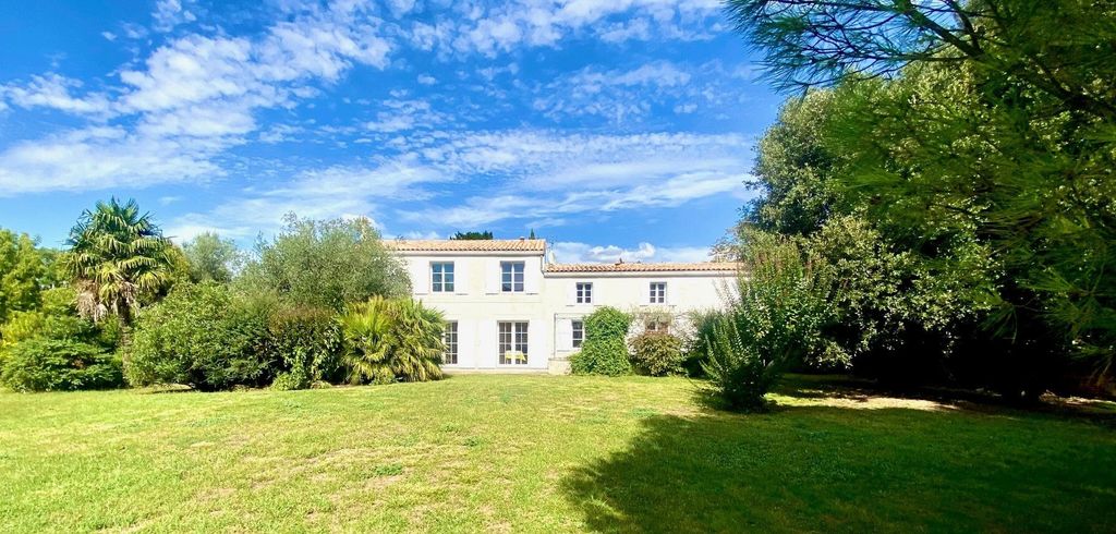 Achat maison à vendre 5 chambres 260 m² - Saint-Romain-de-Benet