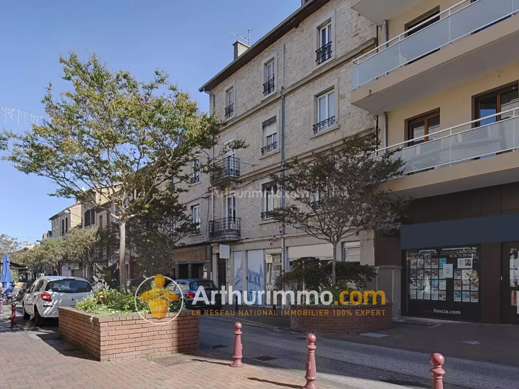 Achat appartement à vendre 3 pièces 77 m² - Bourgoin-Jallieu