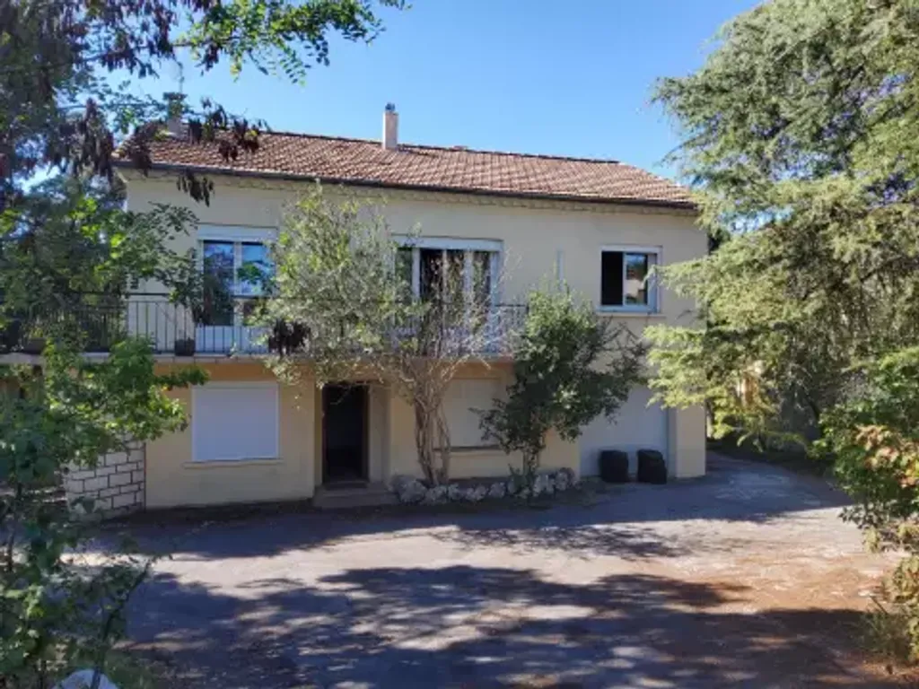 Achat maison à vendre 3 chambres 108 m² - Saint-Privat-des-Vieux