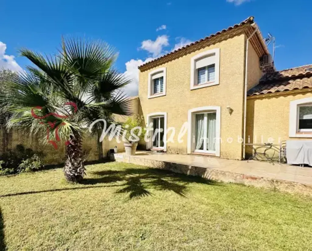 Achat maison à vendre 4 chambres 114 m² - Aigues-Mortes