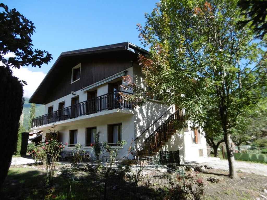 Achat maison à vendre 6 chambres 196 m² - Les Chavannes-en-Maurienne