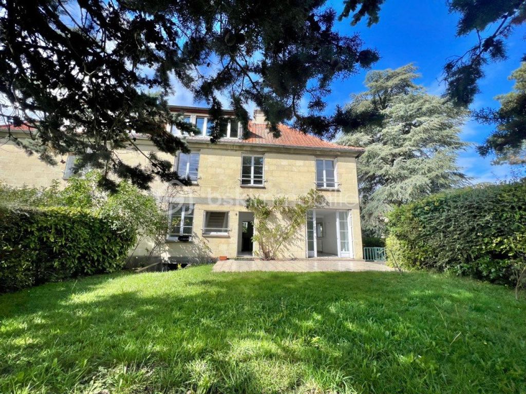 Achat maison à vendre 5 chambres 230 m² - La Celle-Saint-Cloud
