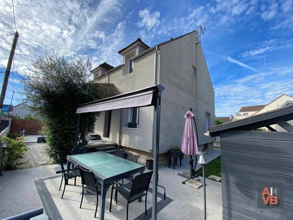 Achat maison à vendre 4 chambres 142 m² - Montévrain