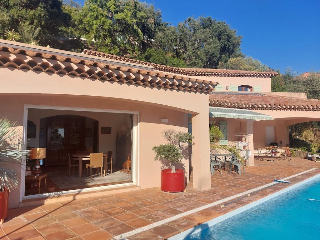 Achat maison à vendre 4 chambres 265 m² - La Londe-les-Maures