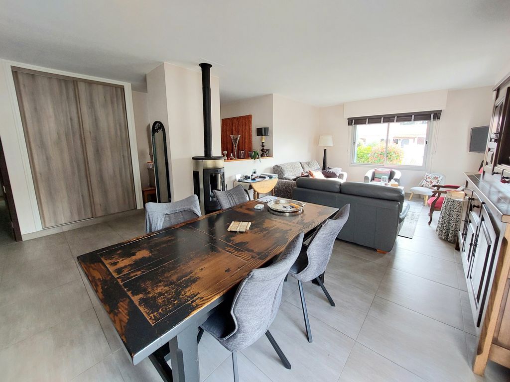 Achat maison à vendre 4 chambres 128 m² - Saint-Jean-de-Monts