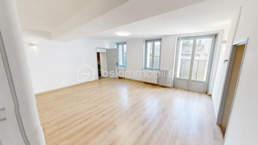 Achat maison à vendre 2 chambres 100 m² - Saint-Denis-de-l'Hôtel