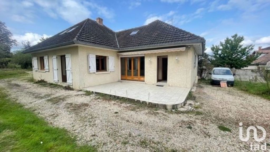 Achat maison à vendre 5 chambres 148 m² - Saint-Fargeau-Ponthierry