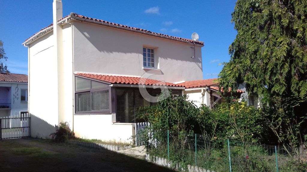 Achat maison à vendre 3 chambres 114 m² - Le Champ-Saint-Père