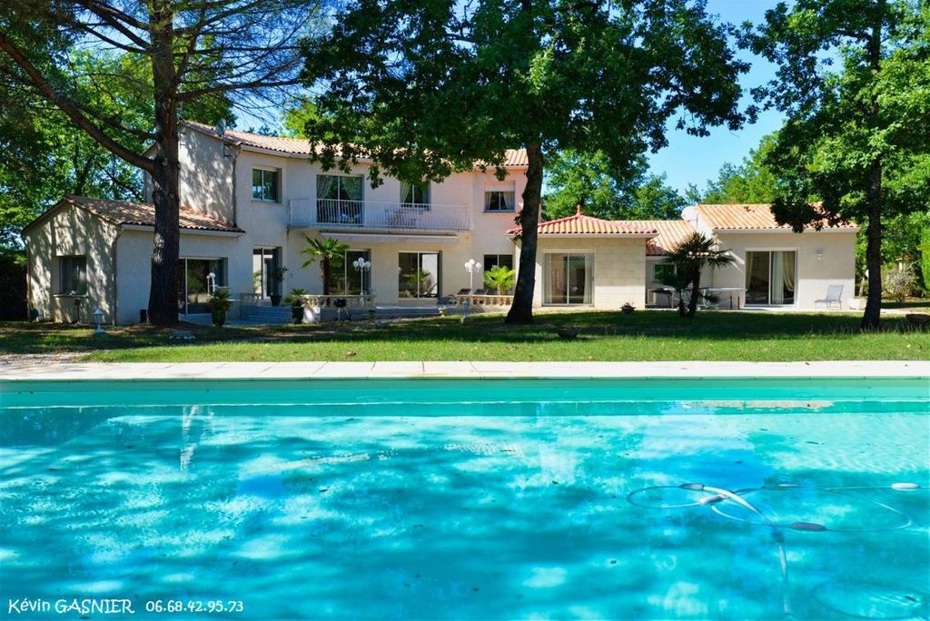 Achat maison à vendre 5 chambres 283 m² - Saint-Yrieix-sur-Charente