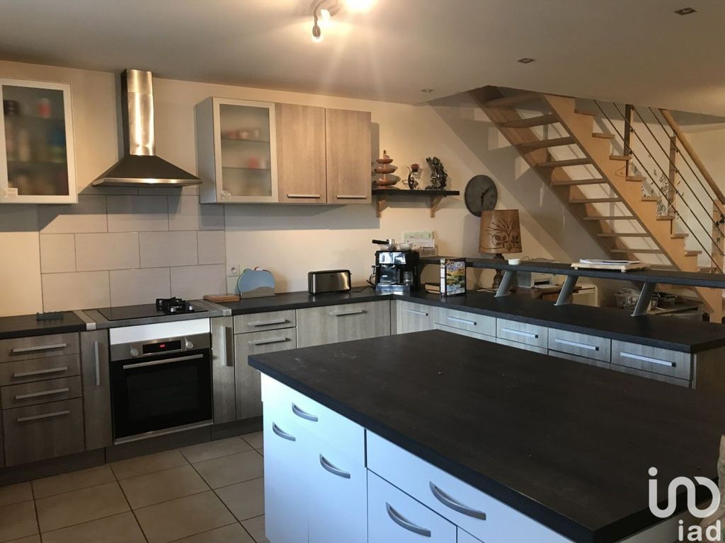 Achat maison à vendre 7 chambres 300 m² - Menétru-le-Vignoble