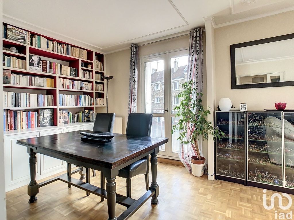 Achat appartement à vendre 4 pièces 83 m² - Saint-Cyr-l'École