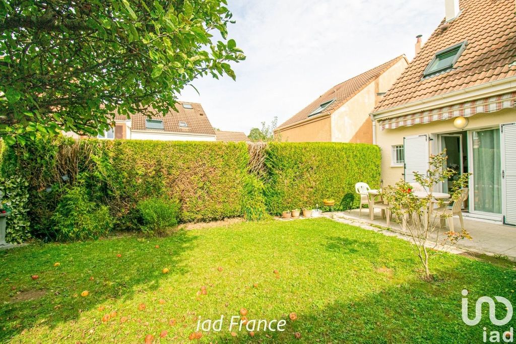 Achat maison à vendre 5 chambres 122 m² - Montigny-le-Bretonneux