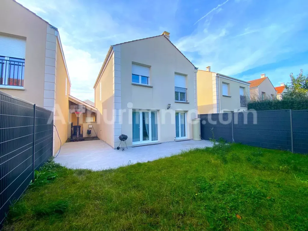 Achat maison à vendre 3 chambres 94 m² - Saint-Pierre-du-Perray
