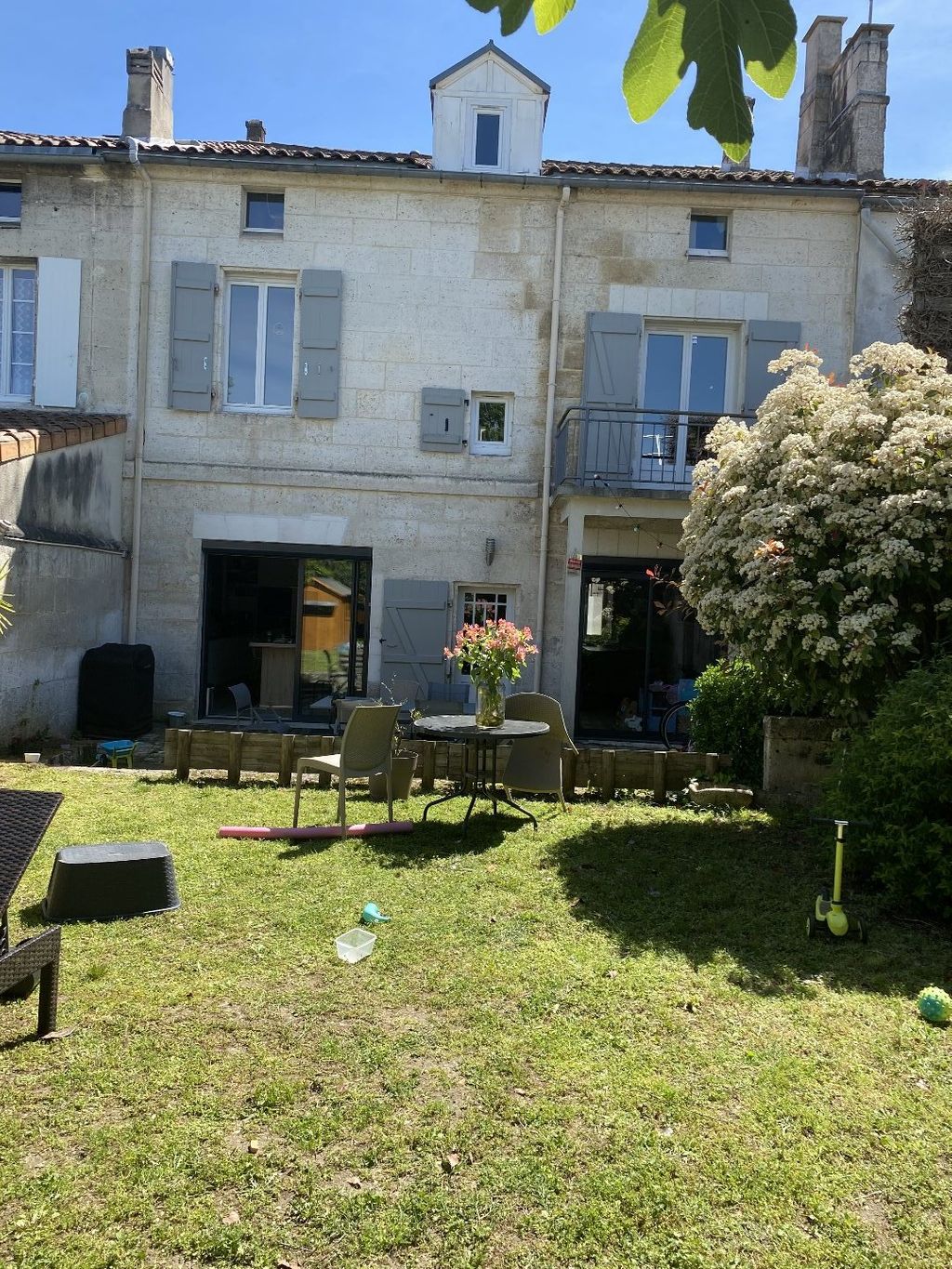 Achat maison à vendre 6 chambres 215 m² - Angoulême