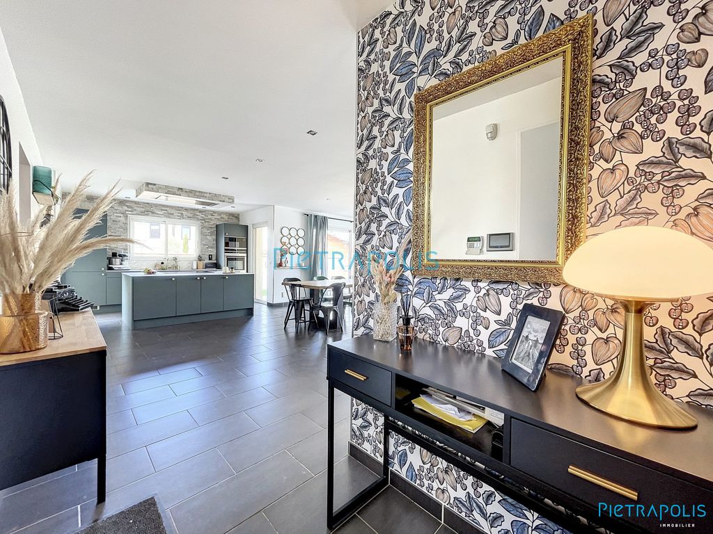 Achat maison à vendre 6 chambres 210 m² - Saint-André-de-Corcy