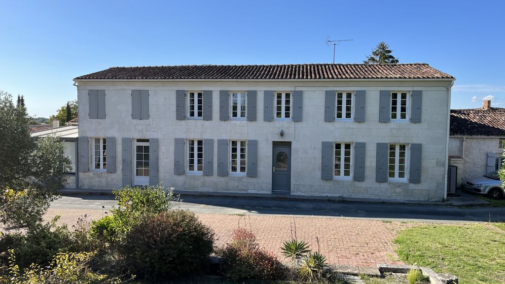 Achat maison à vendre 4 chambres 235 m² - Saint-Georges-des-Coteaux