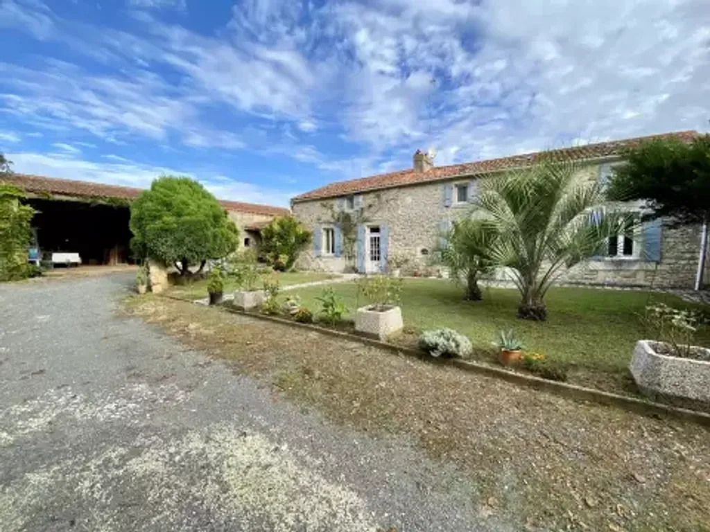 Achat maison à vendre 4 chambres 262 m² - Tonnay-Charente