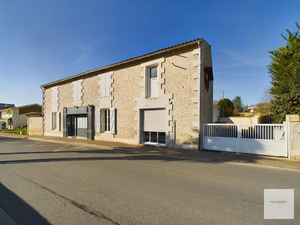 Achat maison à vendre 4 chambres 280 m² - Beauvoir-sur-Niort