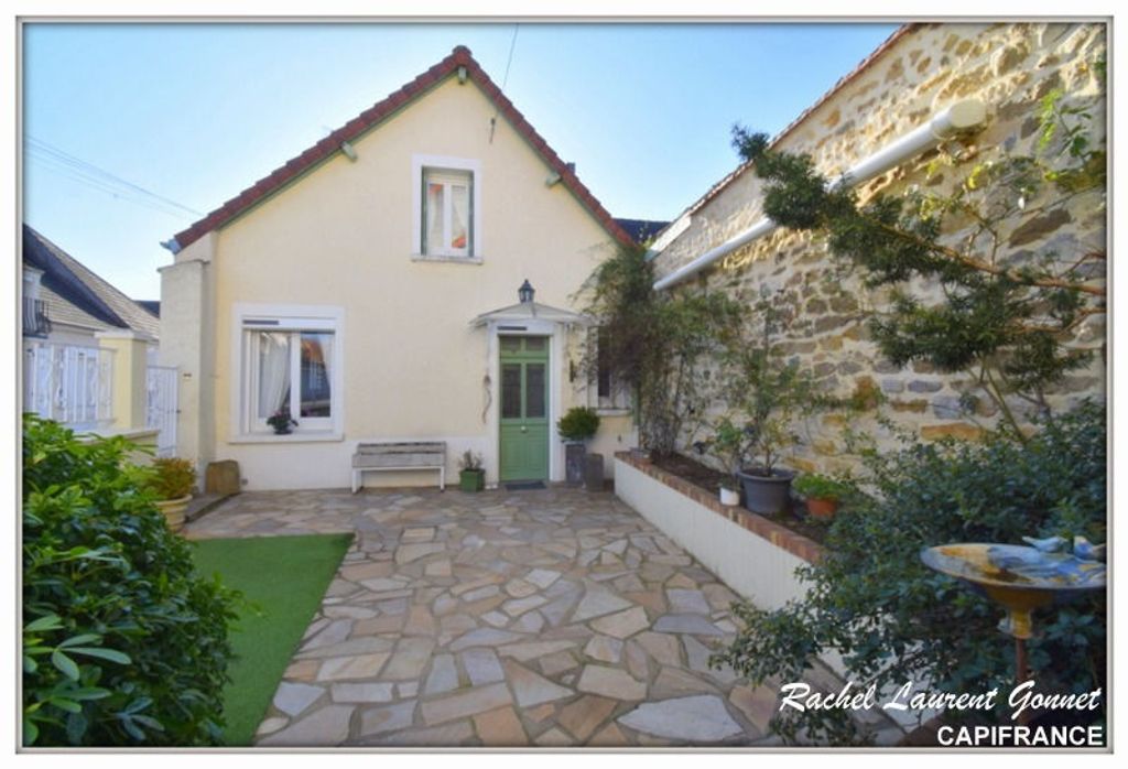 Achat maison à vendre 4 chambres 157 m² - Saint-Amand-Montrond