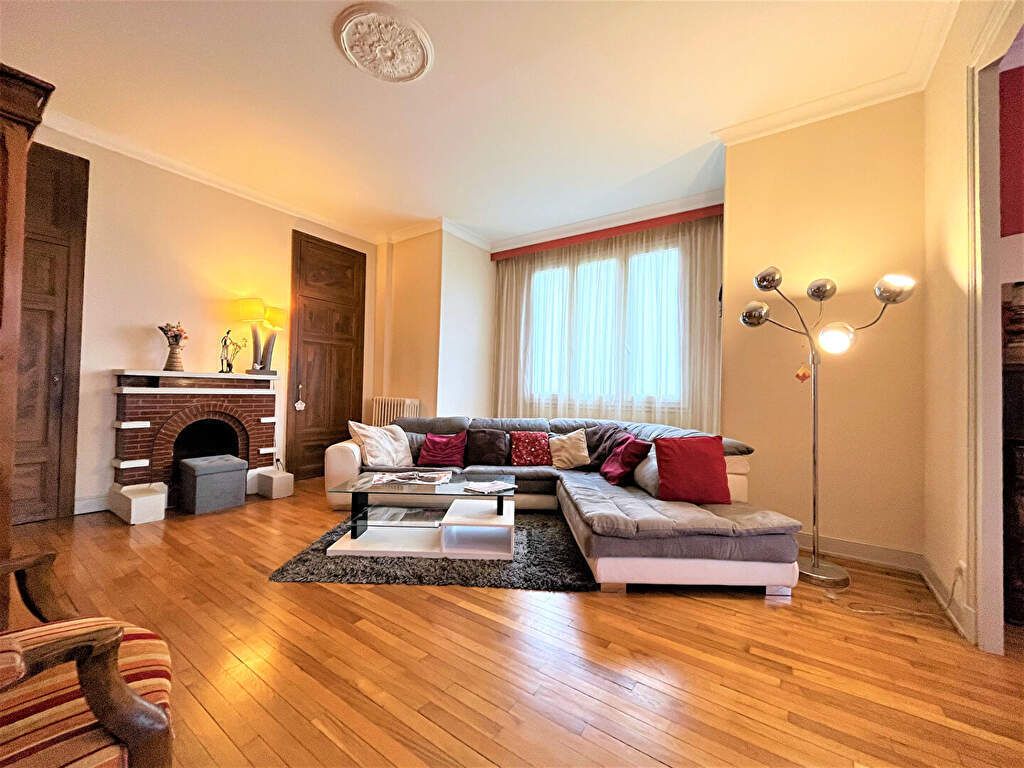 Achat maison à vendre 5 chambres 203 m² - Aurillac