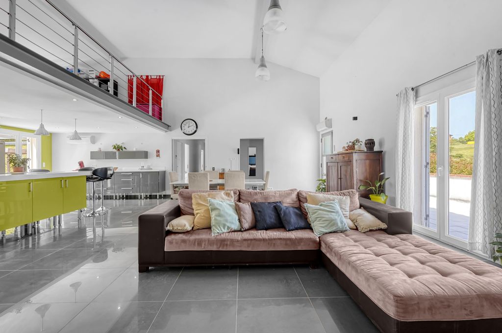 Achat maison à vendre 5 chambres 210 m² - Auriac-sur-Vendinelle