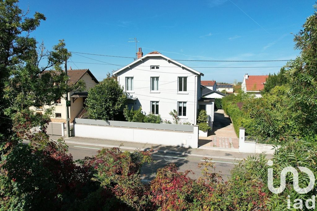 Achat maison à vendre 5 chambres 185 m² - Bourg-en-Bresse