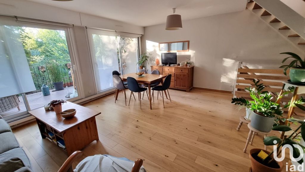 Achat maison à vendre 3 chambres 114 m² - Saint-Julien-les-Villas